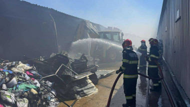 incendiu dragonul rosu