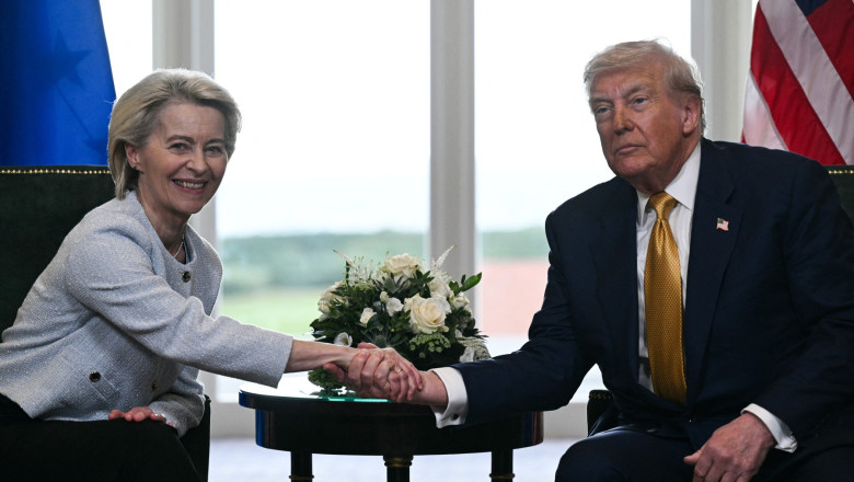 Ursula von der Leyen dă mâna cu Donald Trump la întâlnirea din Scoția
