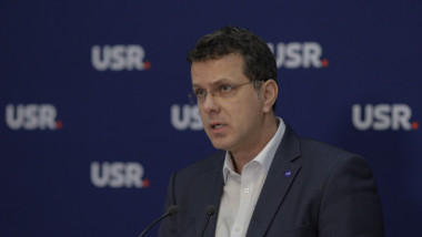 ionut mosteanu la o sedinta