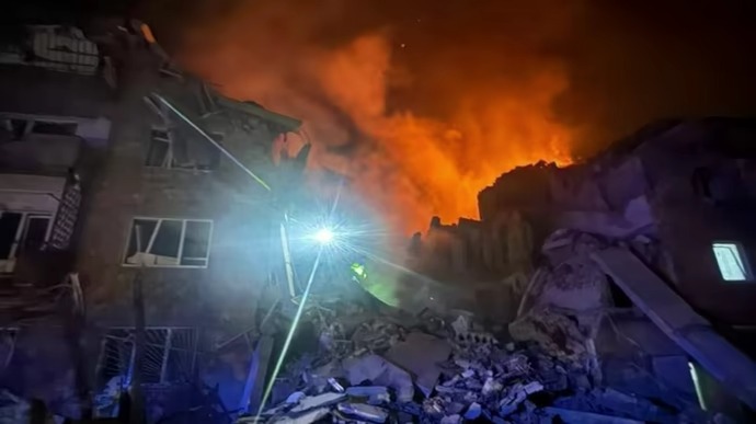 Rusia a bombardat din nou Kievul: trei morți, printre care un copil. Valul de rachete și drone a provocat pagube majore