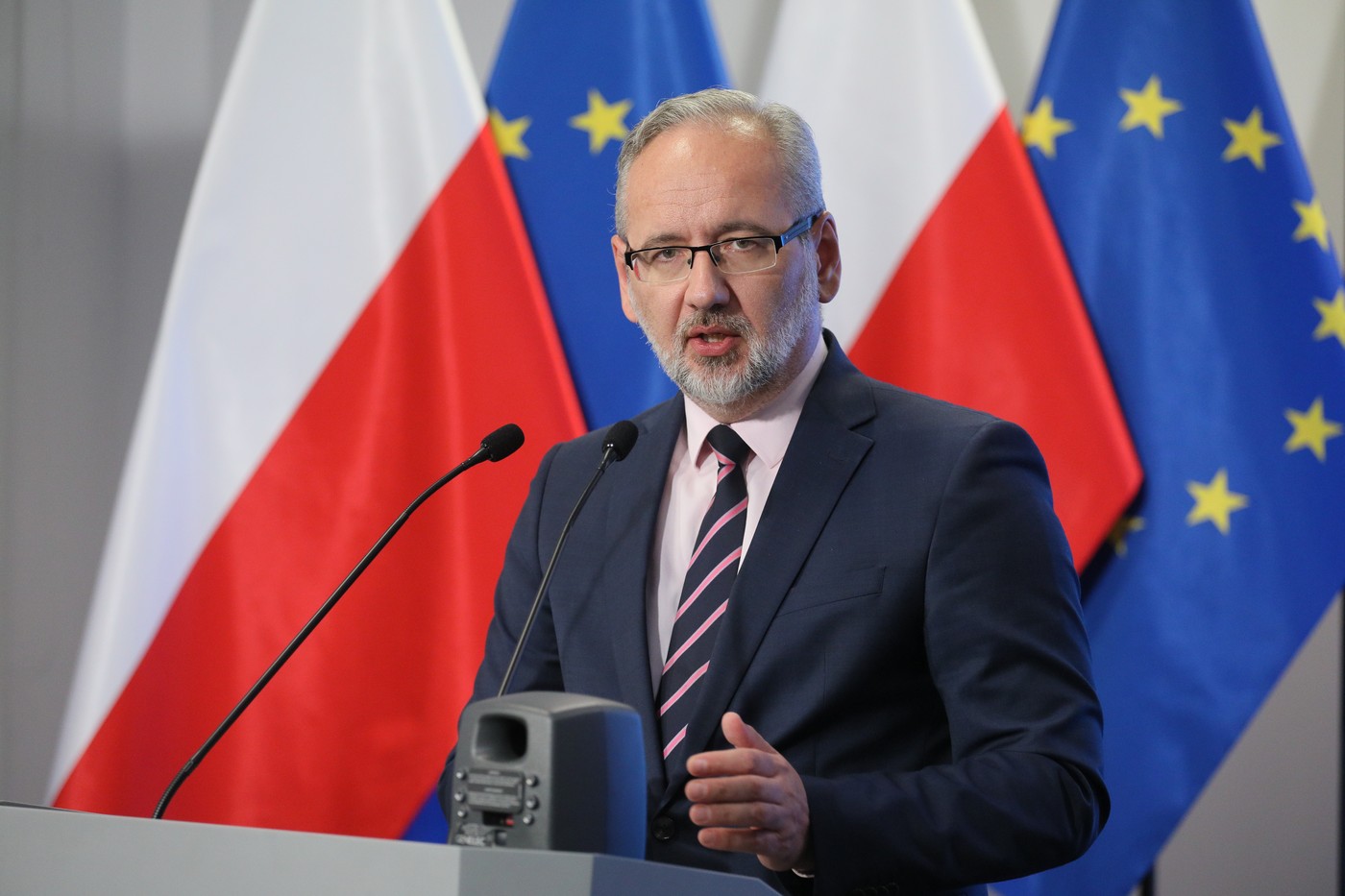 „Moarte trădătorilor patriei”. Fostul ministru polonez al sănătăţii a fost bătut din cauza măsurilor sale din pandemia de COVID-19