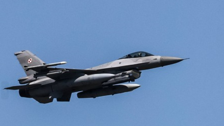 avion f-16 al poloniei