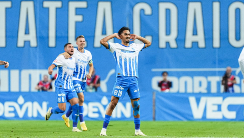 jucatorii craiovei se bucura dupa gol