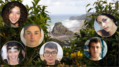 ilustrație persoană dispărute în Piha, Noua Zeelandă și peisajul în zona plajei din Piha