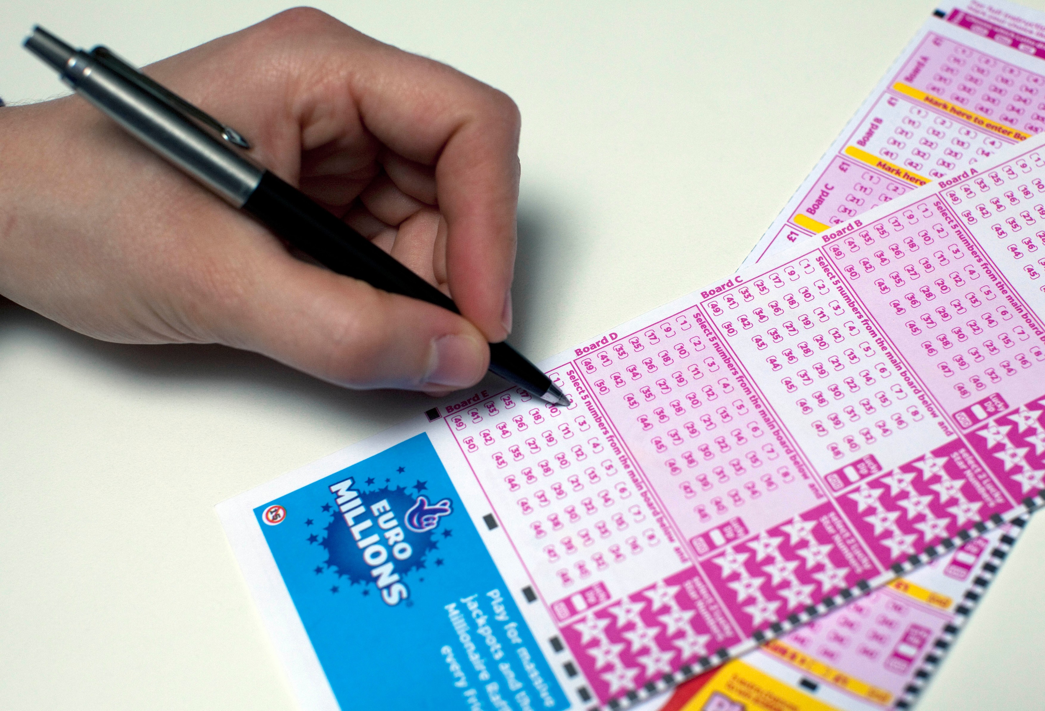 Jackpot de 250 de milioane de euro în Franţa. Este cel mai mare câştig din istoria loteriei franceze