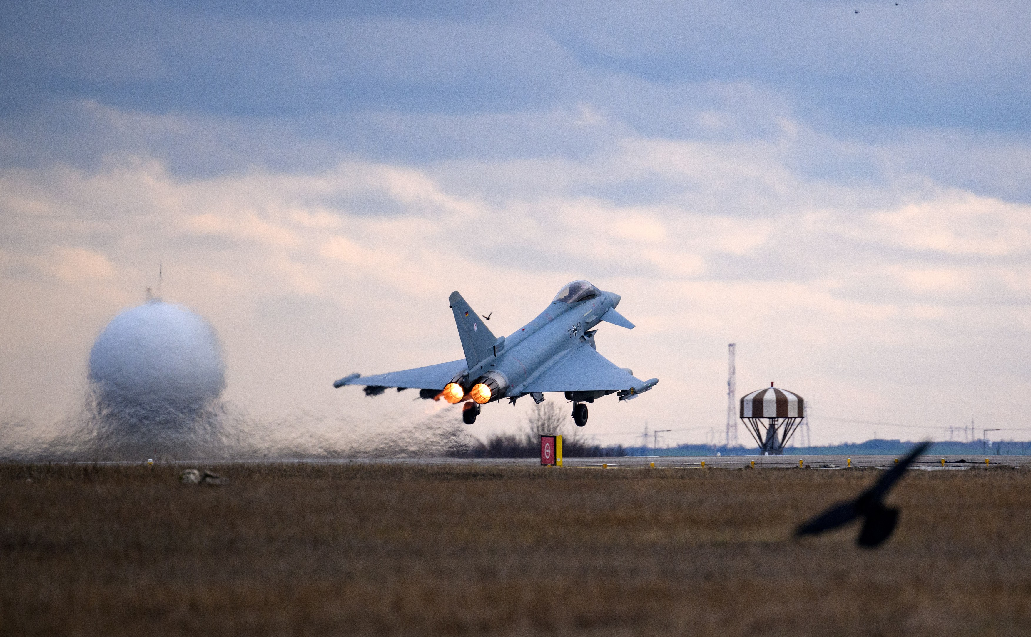 MApN: Rusia a lansat „grupuri de drone” pentru a ataca Ucraina la granița cu România. Două avioane Eurofighter germane, ridicate în aer
