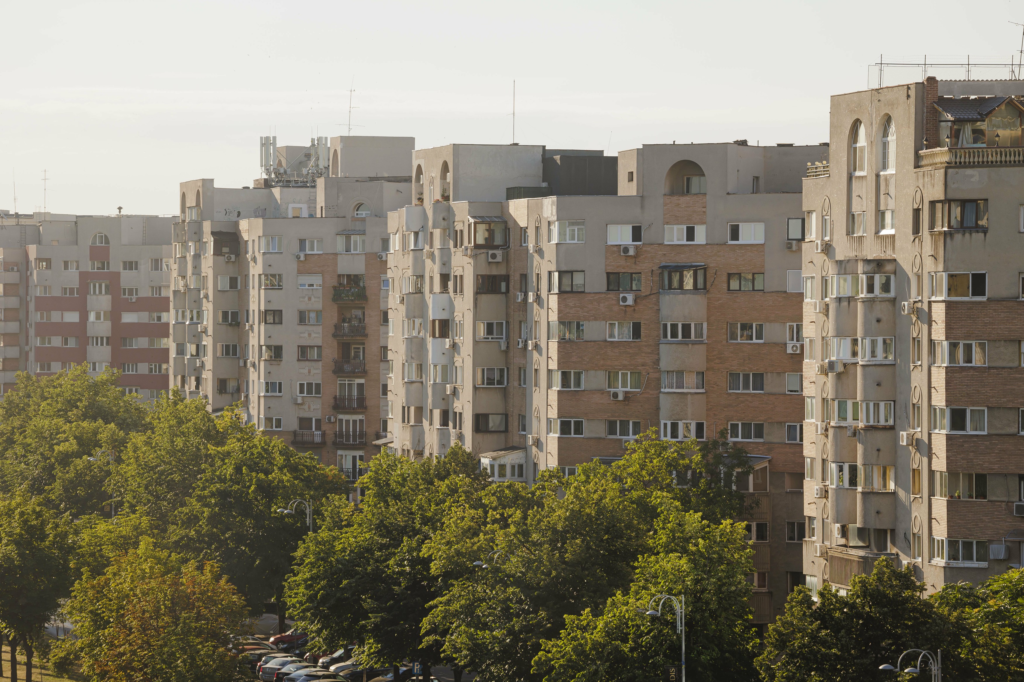 Cu cât vrea guvernul Bolojan să crească impozitul pe locuință. Anunțul făcut de vicepremierul Tanczos Barna