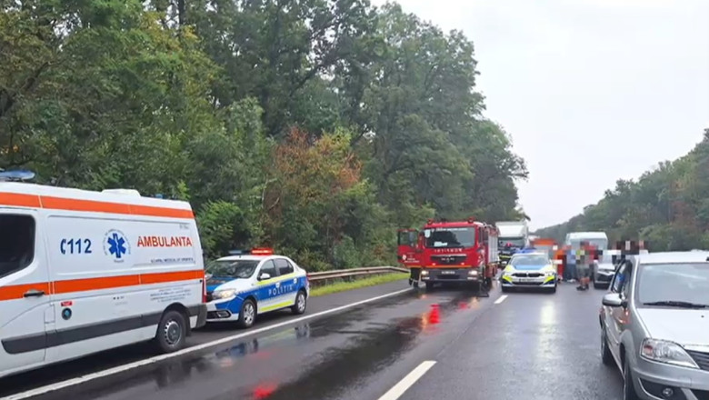 Au fost identificați tinerii care au murit pe A1, loviți de un TIR. Ce spune primarul comunei în care locuia fata