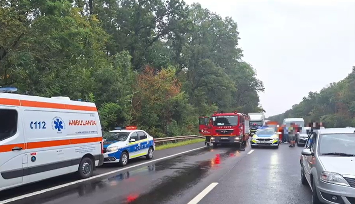 Au fost identificați tinerii care au murit pe A1, loviți de un TIR. Ce spune primarul comunei în care locuia fata