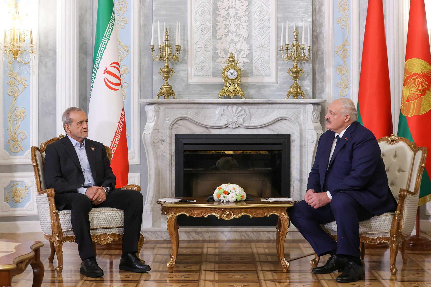 O nouă alianță a dictatorilor: Belarusul și Iranul urmează să semneze un parteneriat strategic. Ce domenii sunt vizate