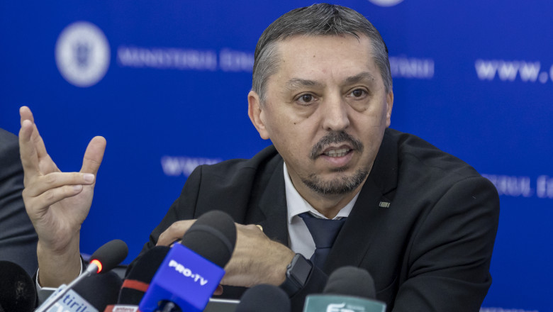 Daniel David, ministrul Educaţiei, despre cumulul pensie-salariu: Aici sunt pe aceeaşi parte a baricadei cu sindicatele
