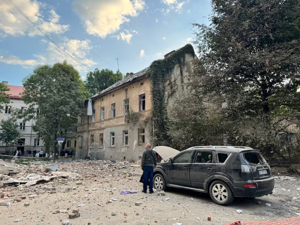Atac masiv cu drone și rachete al Rusiei, departe de linia frontului, în ciuda negocierilor de pace: un mort și mai mulți răniți