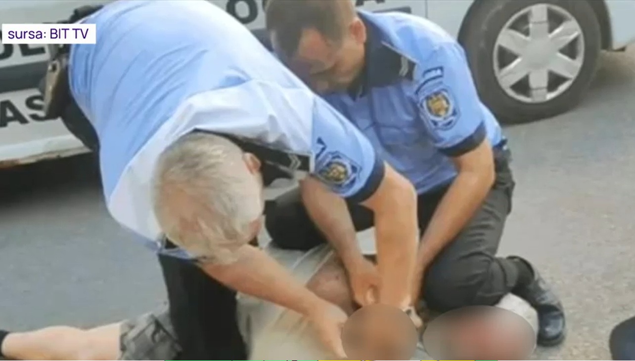 VIDEO Momentul în care un bărbat de 70 de ani e pus la pământ de Poliția Locală. I s-a făcut rău și a ajuns la spital