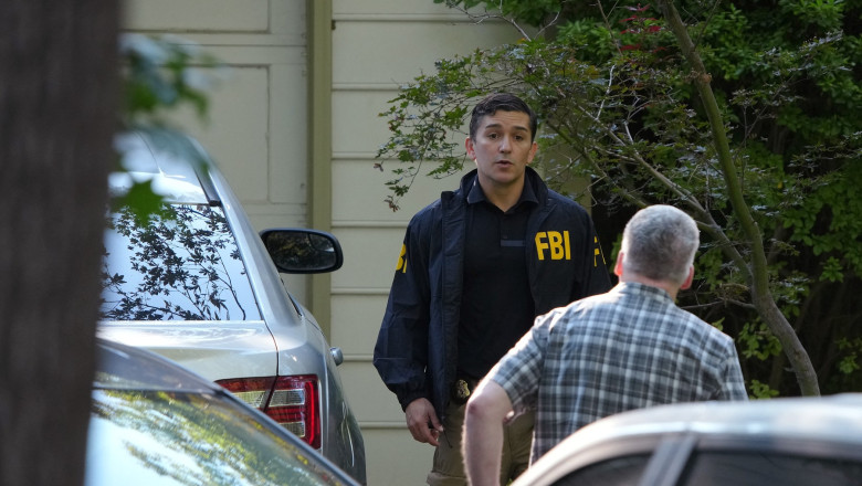 Percheziții FBI