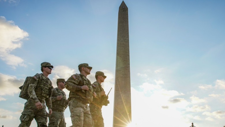 militari din garda nationala americana in washington