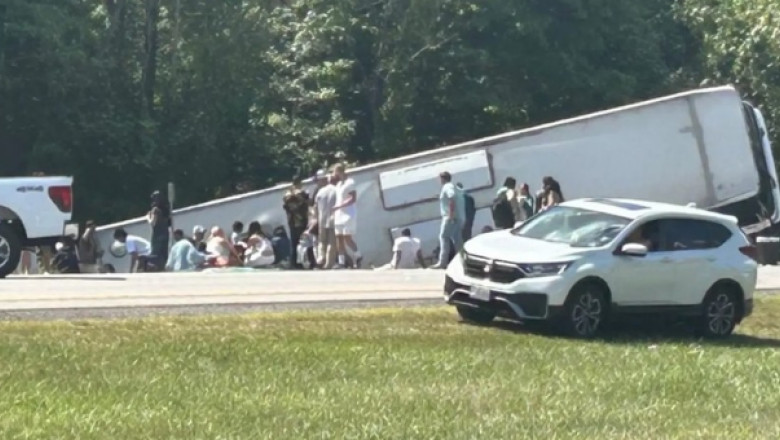 autocar rasturnat in statul new york