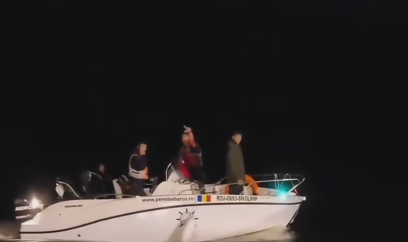 Doi oameni care se plimbau cu caiacul au murit după ce au fost prinși de furtună pe lacul Snagov. Mesajul lui Raed Arafat