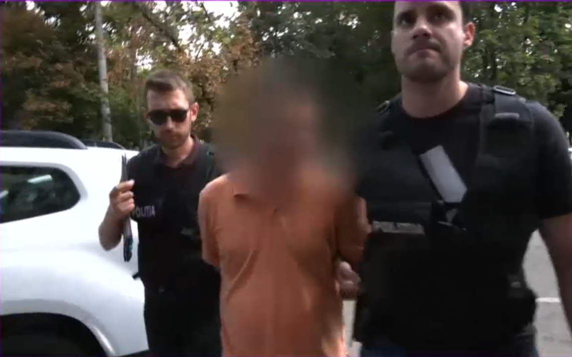 Un șofer de ridesharing a provocat un accident cu alte două mașini, în timp ce îi făcea avansuri clientei sale. Bărbatul a fost reținut