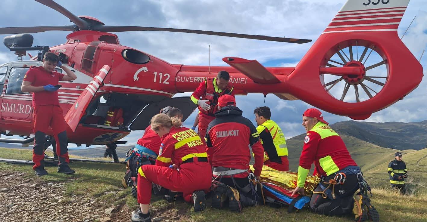 Accident cumplit în județul Argeș. Mașină căzută în prăpastie, în zona Capra: patru morți și un rănit