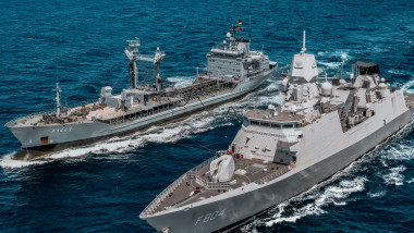 Cele două nave de război sosite la Riga. Foto- NATO Maritime Command