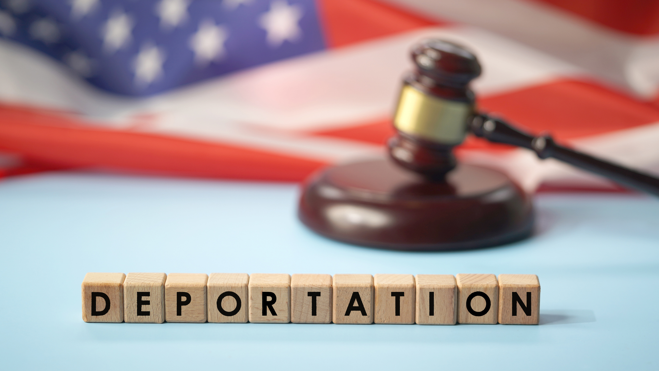 O judecătoare federală a blocat planul lui Donald Trump de expulzare accelerată a migranţilor din SUA