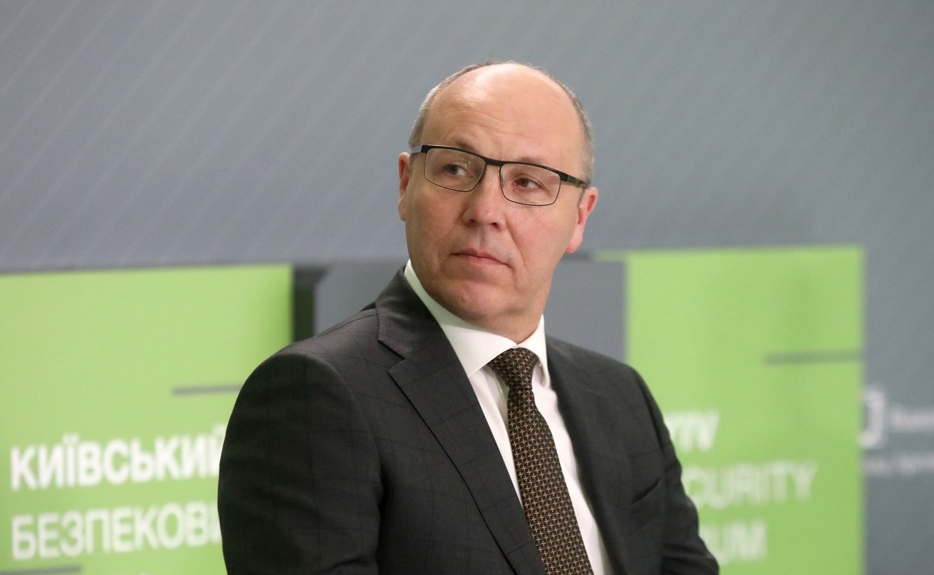 Momentul când deputatul ucrainean Andrii Parubîi este împușcat la Liov, surprins de camerele video