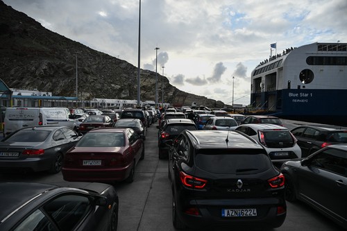 Cum le-a fost furată mașina unor turiști români în Grecia. „Au intrat peste noi când dormeam!”