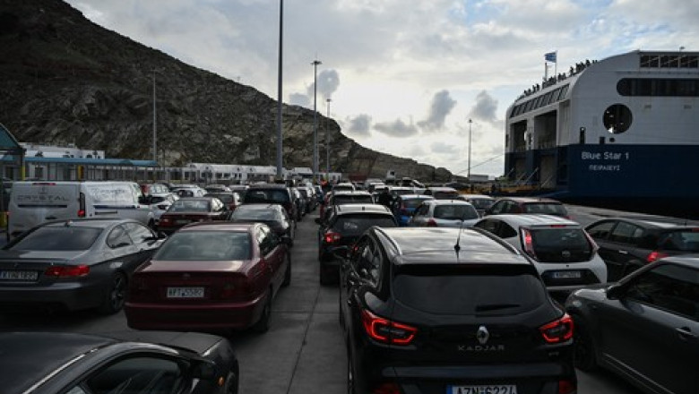 VIDEO EXCLUSIV  Cum le-a fost furată mașina unor turiști români în Grecia. „Au intrat peste noi când dormeam!”