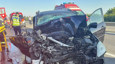 masina distrus in accident