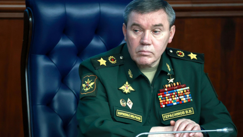 Trupele ruse se află în ofensivă de-a lungul întregii linii a frontului din Ucraina, afirmă generalul Valeri Gherasimov