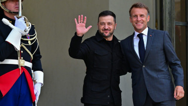 Emmanuel Macron (président de la République Française), reçoit son homologue ukrainien Volodymyr Zelensky à l'Elysée, à la veille de la réunion de la coalition des volontaires