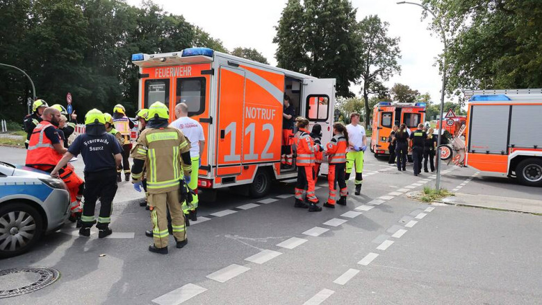 O mașină a intrat într-un grup de copii în Berlin