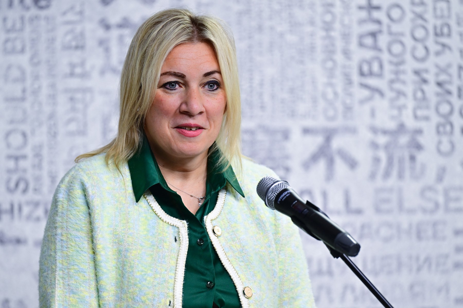 Zaharova intră în corul lăudătorilor lui Donald Trump: „A venit să salveze America”