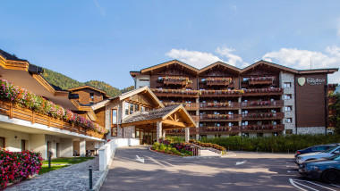 1. Teleferic-Grand-Hotel-Poiana-Brasov-vara-1920x1080