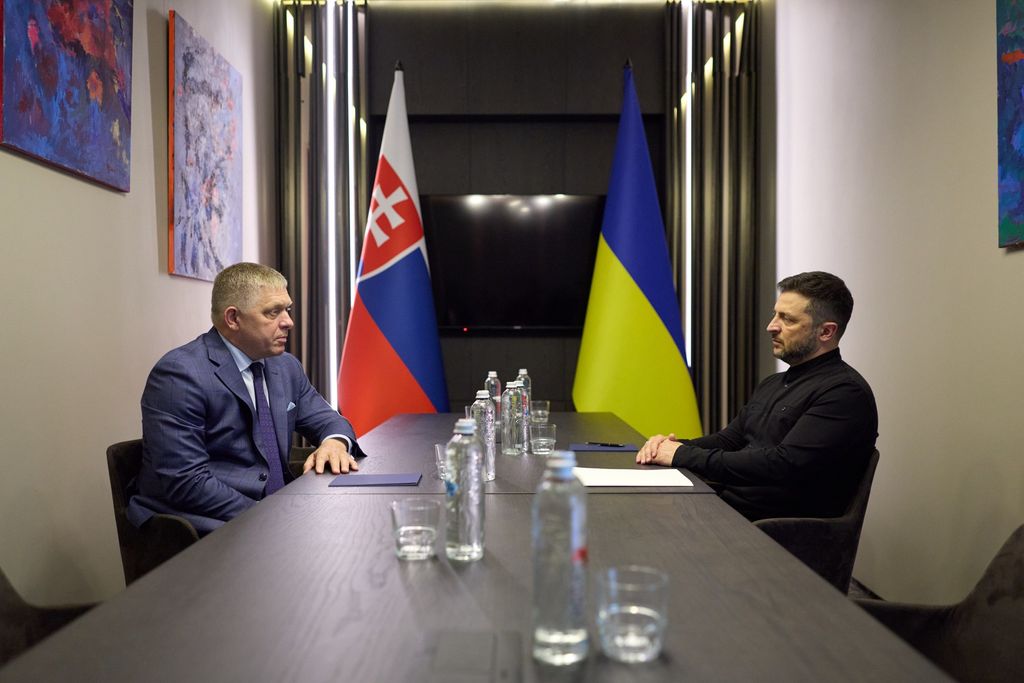 Avertismentul lui Volodimir Zelenski, la întâlnirea cu premierul slovac Robert Fico: Petrolul rusesc nu are viitor în Europa