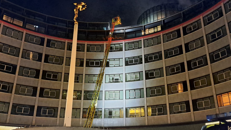 Incendiu puternic la Londra. Aproximativ 100 de pompieri intervin la o clădire cu 9 etaje din White City