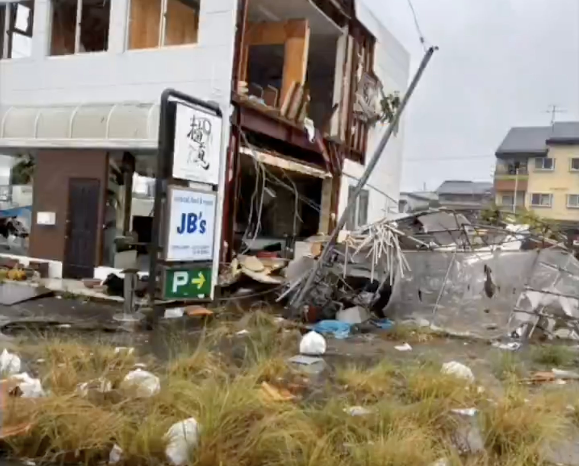 Zeci de răniți în Japonia din cauza unui taifun care a lovit coasta de est a țării