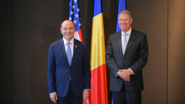 Ambasadorul României în SUA Andrei Muraru alături de fostul președinte Klaus Iohannis FOTO Facebook / Andrei Muraru