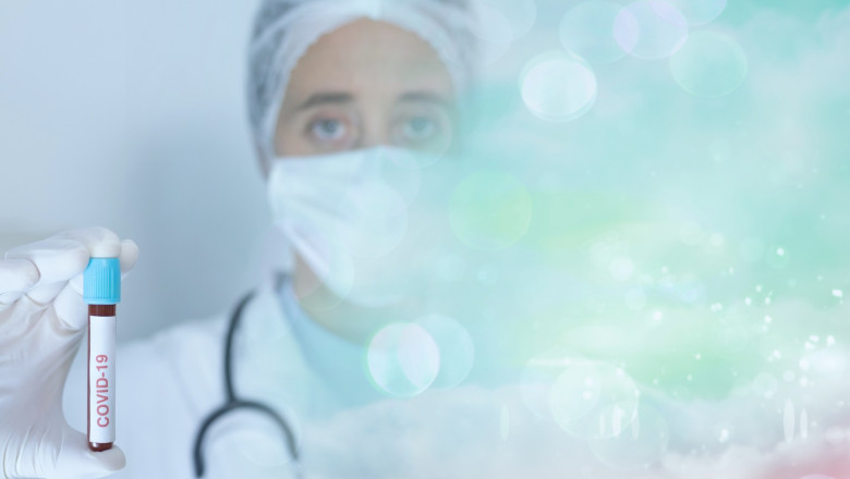 VIDEO  „Controlul maselor prin COVID”. Conferință conspiraționistă despre vaccin cu medici din România