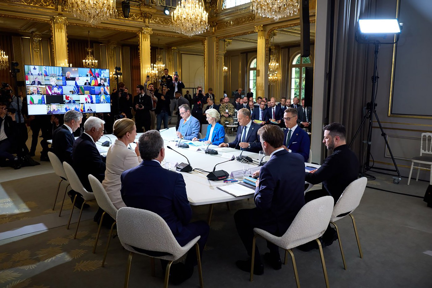 Europenii au devenit principalii finanțatori ai Ucrainei, depășind Statele Unite (Le Figaro)