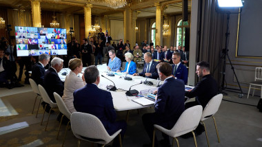 European Leaders Discuss Ukraine Security Guarantees at Paris Summit