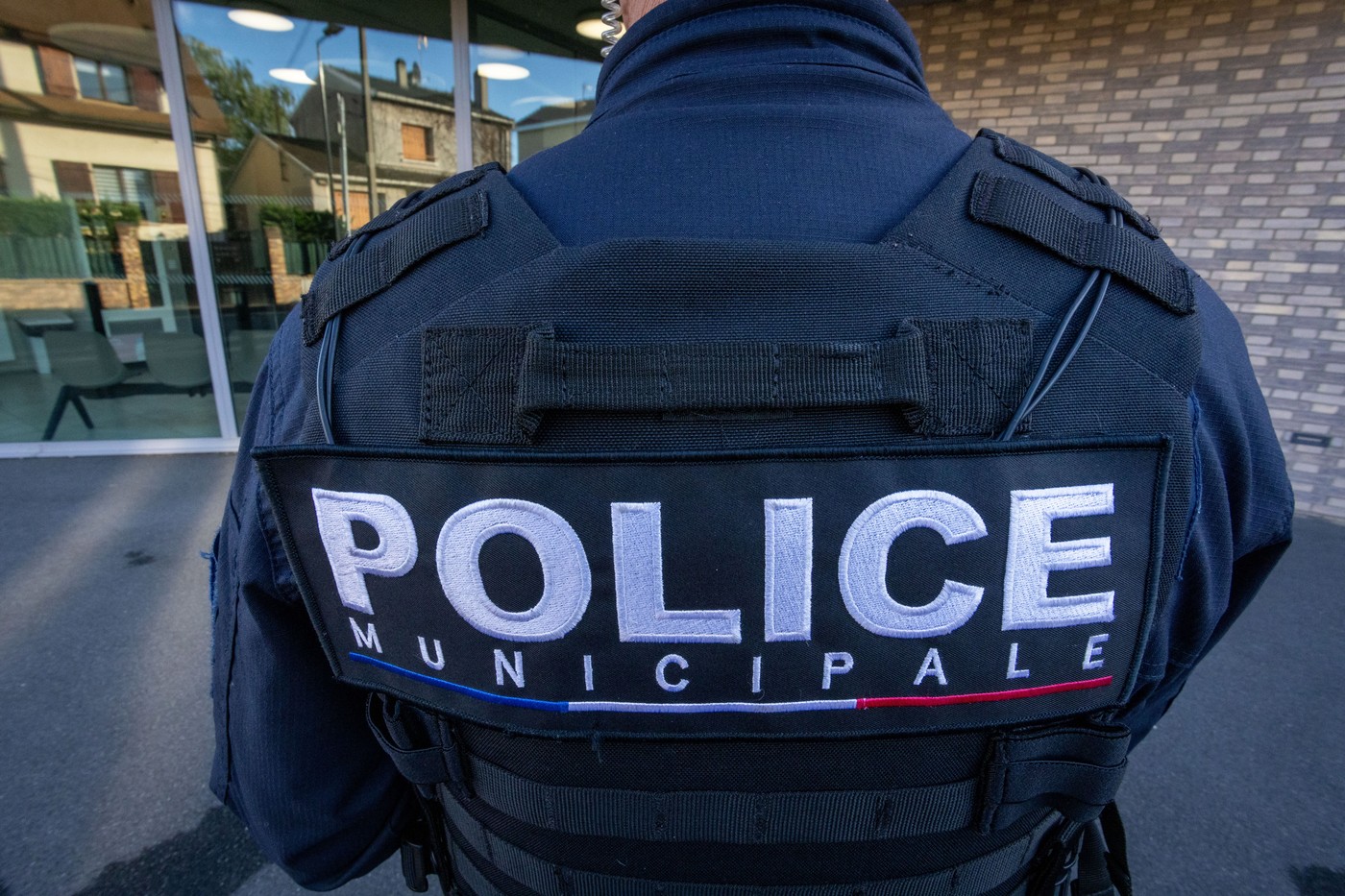 Poliția franceză a arestat un adolescent de 17 ani, bănuit că plănuia atacuri asupra unor ambasade sau clădiri oficiale