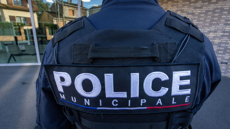 Poliția franceză a arestat un adolescent de 17 ani, bănuit că plănuia atacuri asupra unor ambasade sau clădiri oficiale