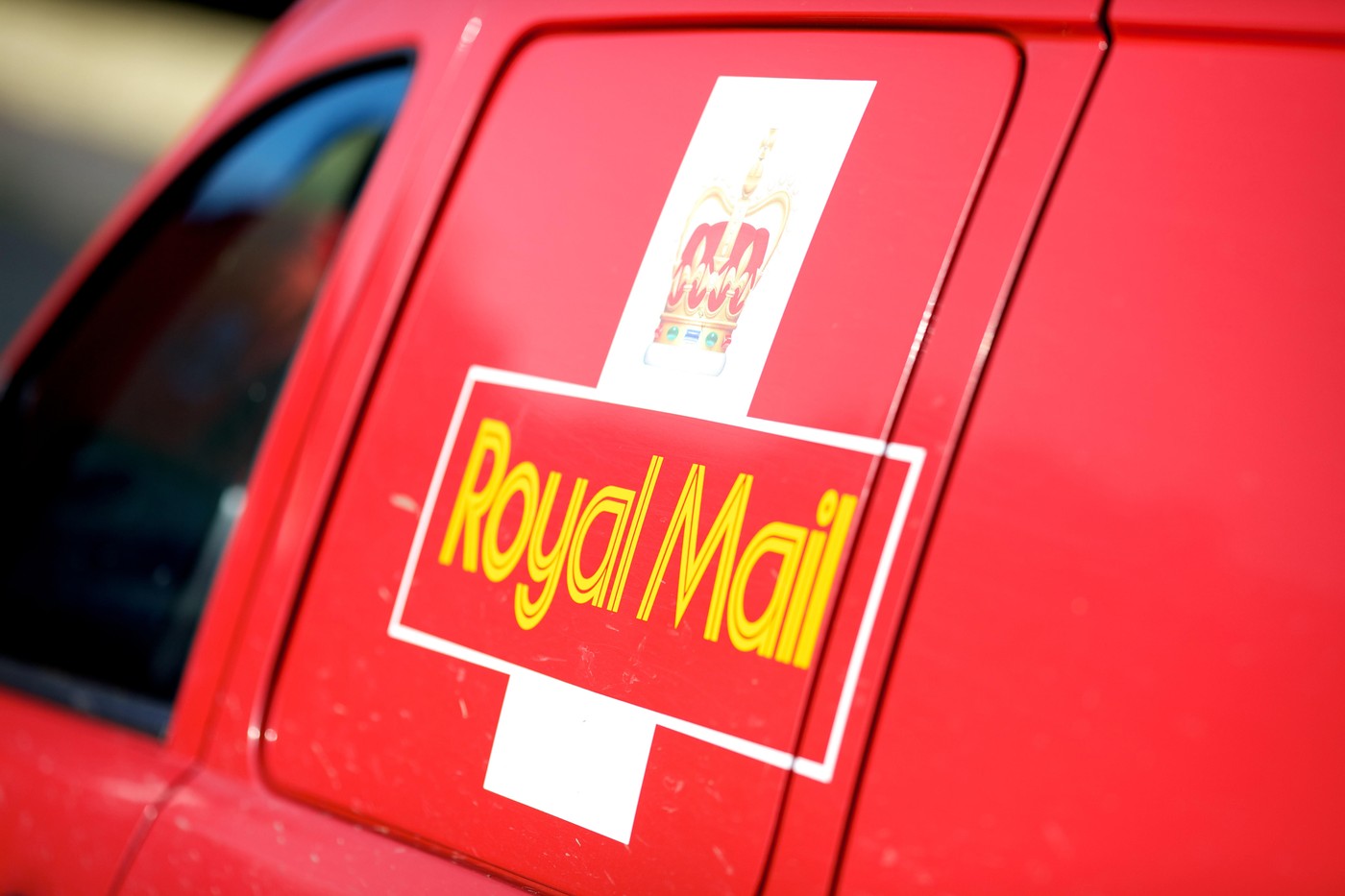 Taxele lui Trump au determinat 88 de operatori poștali, inclusiv Deutsche Post și Royal Mail, să suspende serviciile către SUA
