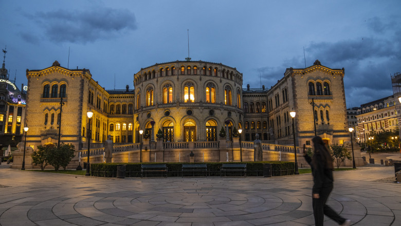 Alegeri în Norvegia: patru milioane de cetățeni merg la urne pentru a decide dacă mai continuă cu Partidul Laburist sau preferă dreapta