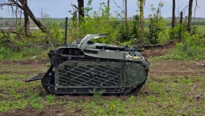 VIDEO  Ucraina testează drone terestre pe front. Vehicule militare controlate de la distanță ce pot transporta muniție și răniți
