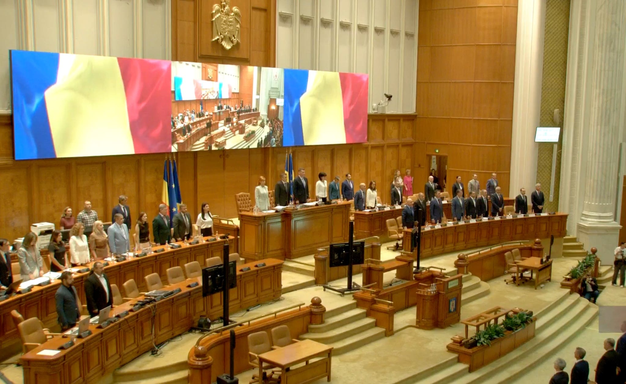 Parlamentul dezbate cele patru moțiuni de cenzură. Bolojan, către opoziție: Nu mai blocați guvernul cu moțiuni de tip „Cațavencu”