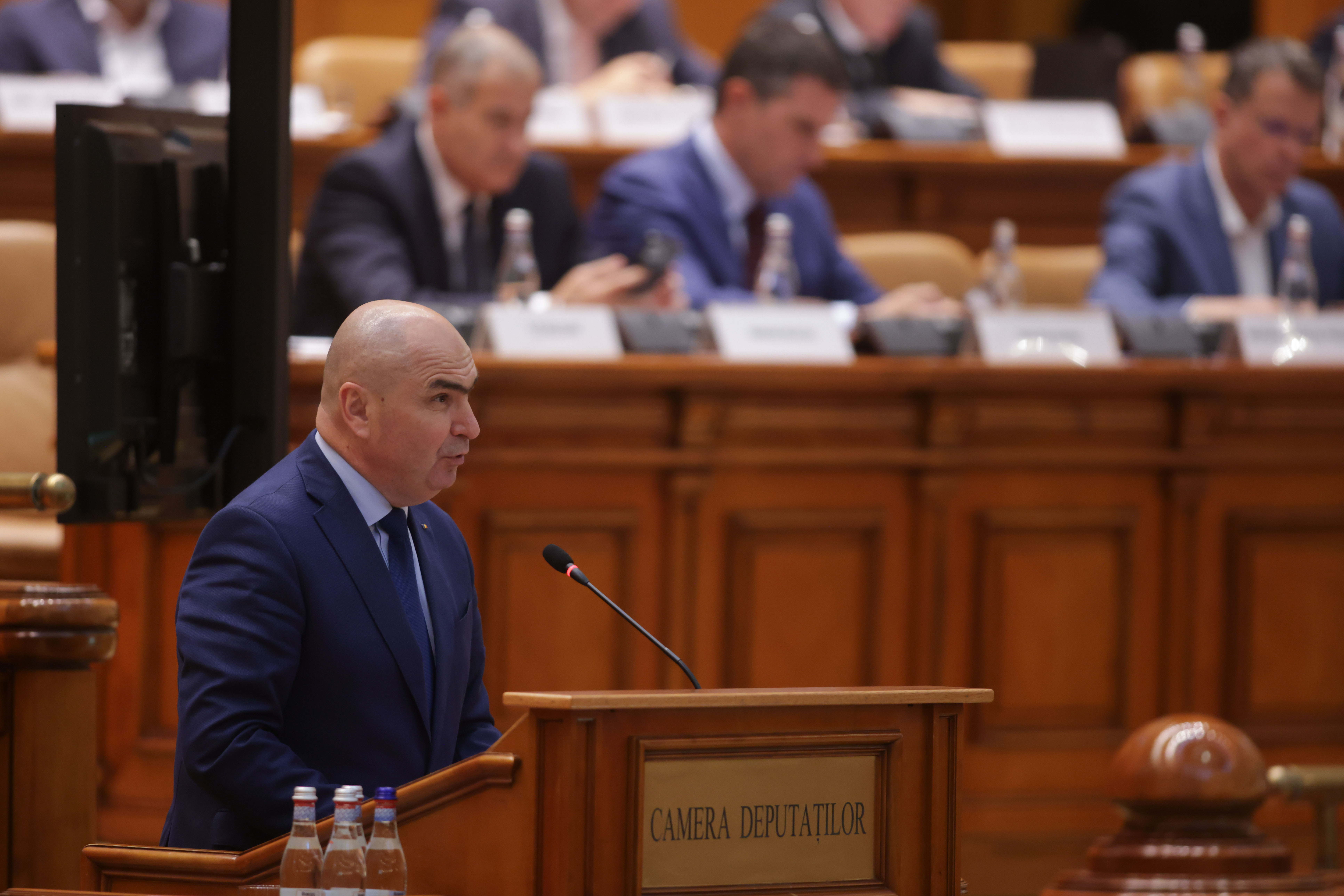 Ilie Bolojan, mesaj pentru Opoziție la dezbaterea moțiunilor de cenzură: „Nu mai blocaţi munca Guvernului cu moţiuni de tip Caţavencu!”