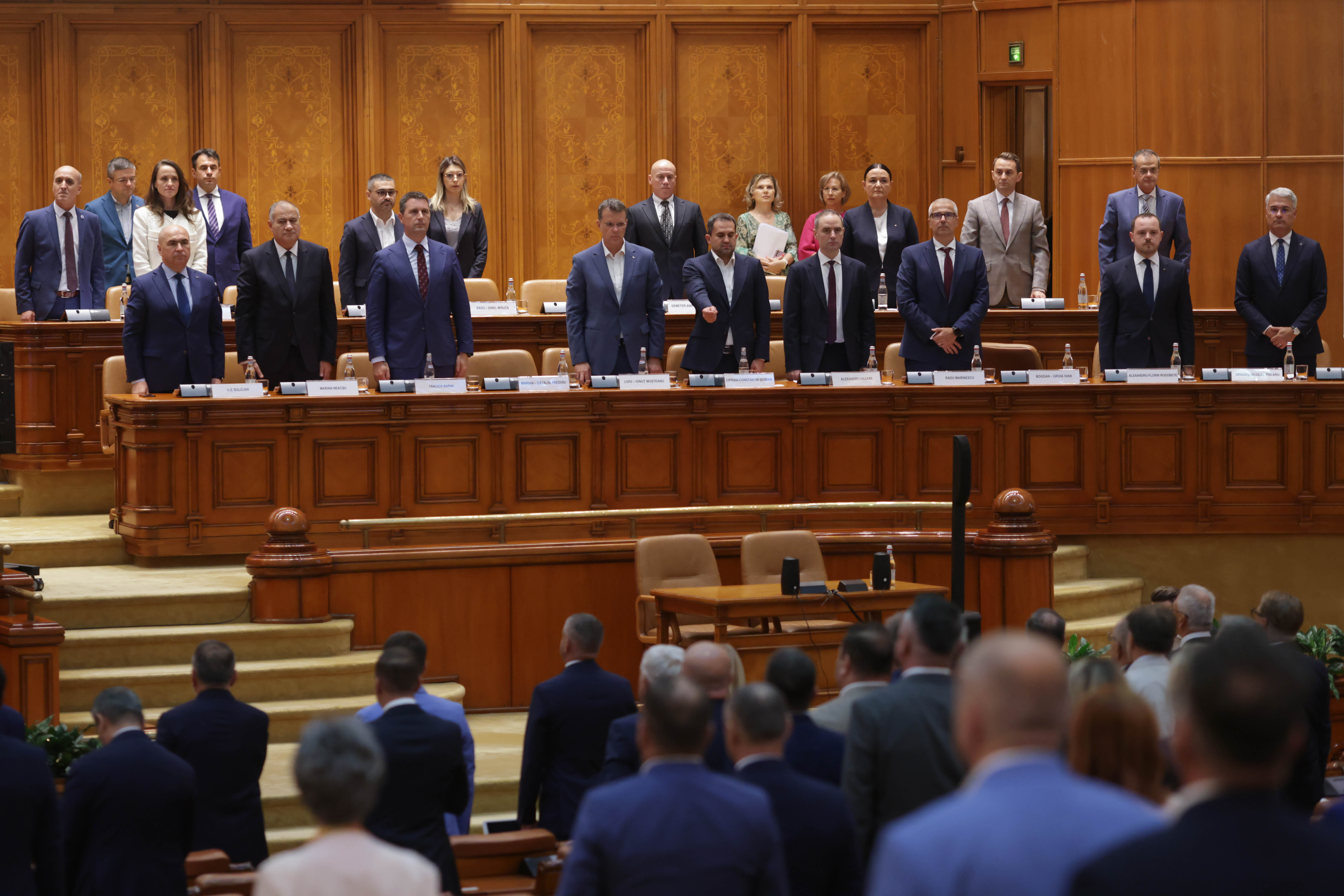 Eșecul Opoziției în Parlament: Toate moțiunile împotriva Guvernului Bolojan au picat. Ce urmează