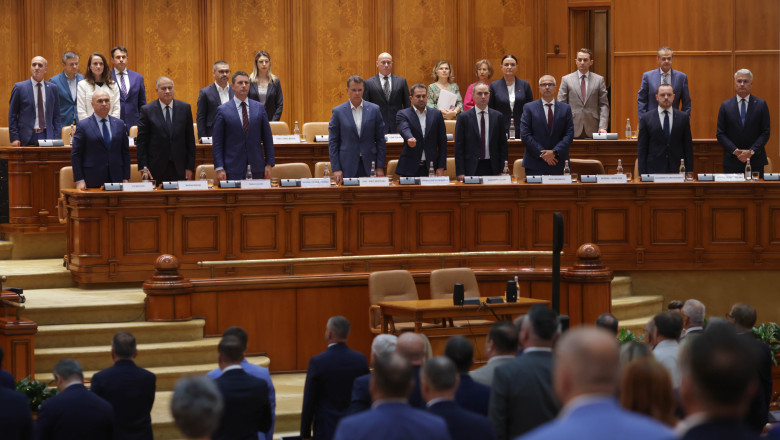 Eșecul Opoziției în Parlament: Toate moțiunile împotriva Guvernului Bolojan au picat. Ce urmează pentru legile asumate de Executiv